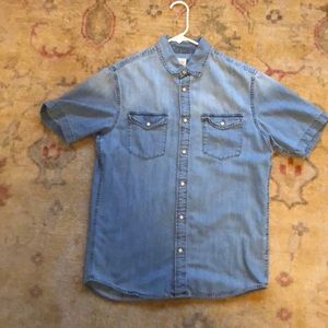 H&M short sleeve denim shirt men’s small